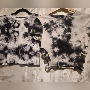 Lot of 2 NWOT blk + wt tye dye crop tops SZ Med 🖤